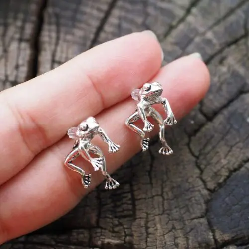 Retro Small Frog Stud-Earrings: Playful Froggy Delights for Women and Girls