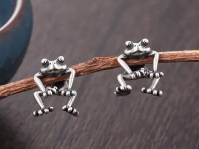 Retro Small Frog Stud-Earrings: Playful Froggy Delights for Women and Girls