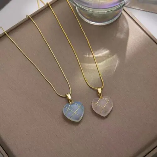 Charming Women Necklace with Heart - Elegant Design, Perfect Gift for Fashion Lovers