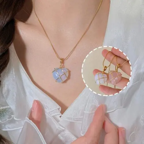 Charming Women Necklace with Heart - Elegant Design, Perfect Gift for Fashion Lovers