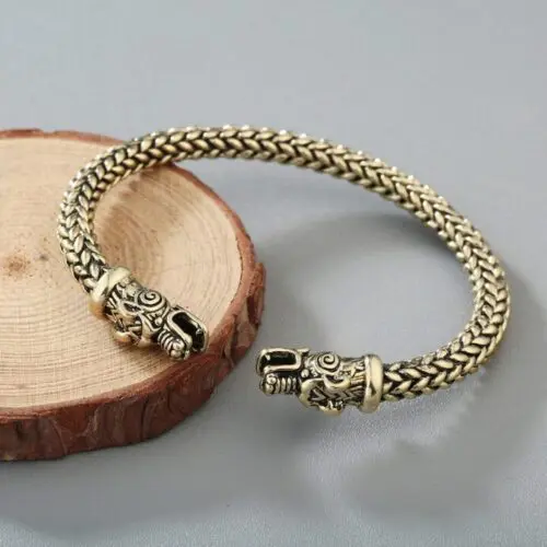 Handcrafted Grey Wolf Head Torc Bracelet – Symbolic Craftsmanship with Animal Spirit