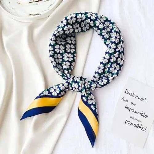 Lucky Four-Petal Clover Scarf-Elevate Your Style with Charm and Elegance