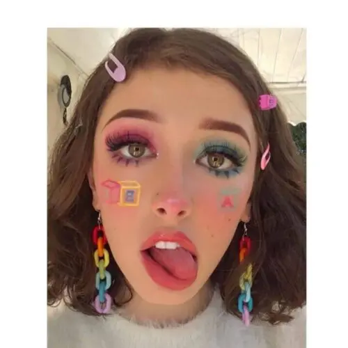 Playful Vintage Rainbow Earrings – Retro-Chic Plastic Chain Accessory with Colorful Appeal