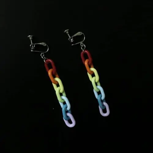 Playful Vintage Rainbow Earrings – Retro-Chic Plastic Chain Accessory with Colorful Appeal