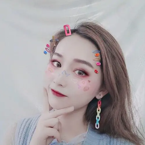 Playful Vintage Rainbow Earrings – Retro-Chic Plastic Chain Accessory with Colorful Appeal