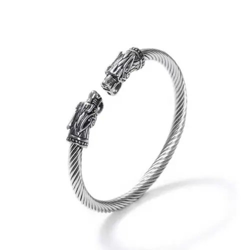 Epic Asgard Grey Wolf's Head Bracelet – Channel the Spirit of the Norse with Intricately Crafted Design