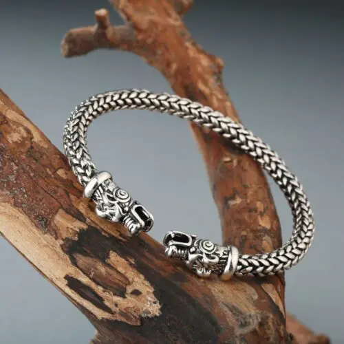 Handcrafted Grey Wolf Head Torc Bracelet – Symbolic Craftsmanship with Animal Spirit