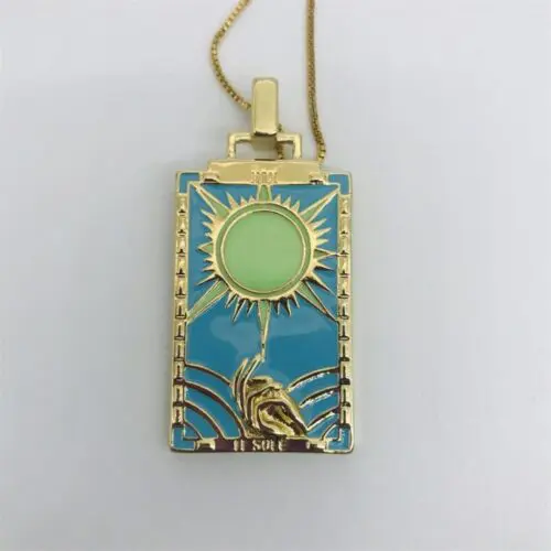 Captivating Retro Oil Painting Pendant Necklace – Copper-Plated Vintage Charm with Zircon Accents