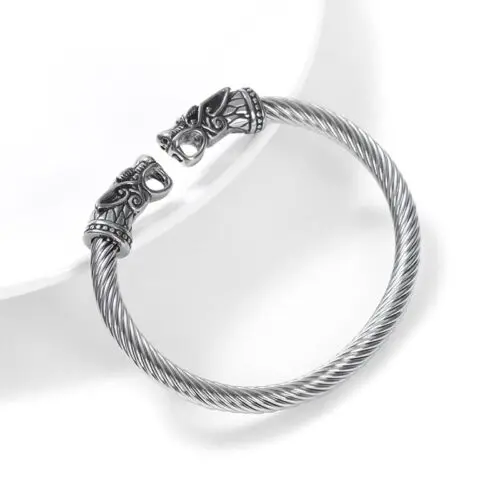Epic Asgard Grey Wolf's Head Bracelet – Channel the Spirit of the Norse with Intricately Crafted Design
