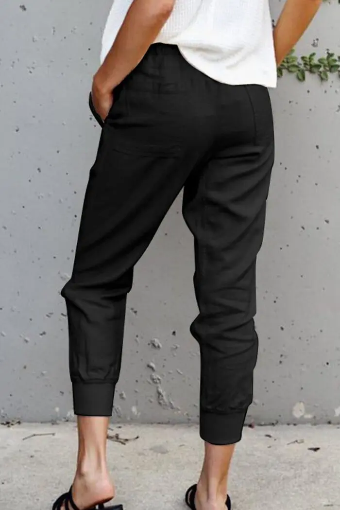 Versatile Black Pants with Convenient Pockets for Casual Comfort