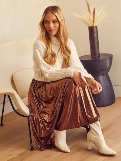 New High-Waisted A-Line Mid-Length Skirt with Shimmering Pleats