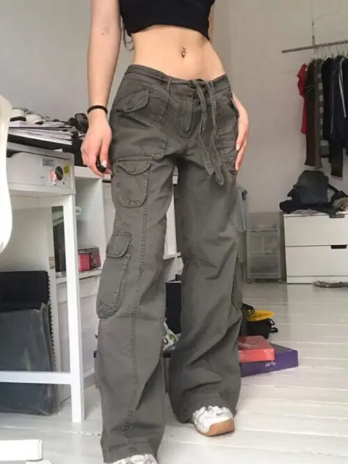 Effortlessly Chic Wide-Leg Loose Straight Jeans with a Casual Vintage Workwear Vibe
