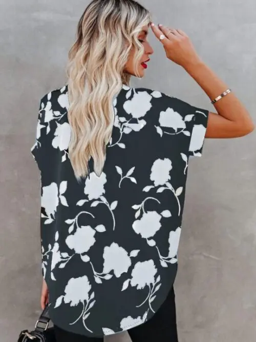 Chic V-Neck Shirt with Floral Print and Short Sleeves