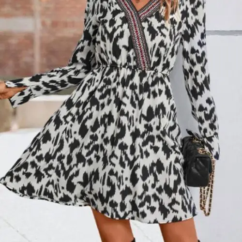 Chic and Trendy- Fashion New V-Neck Long-Sleeved Printed Dress