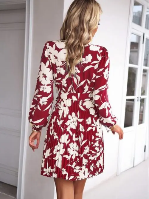 Relaxed Long-Sleeved Round Neck Pleated Dress