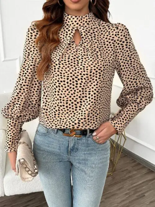 Stylish Long-Sleeved Shirt with Animal Print and Half-Turtle Collar