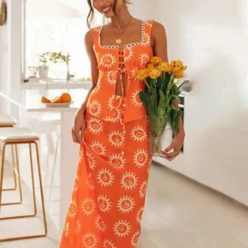 New Lace-Spliced Square Neck Top and Printed Long Skirt Suit with Hem Slit
