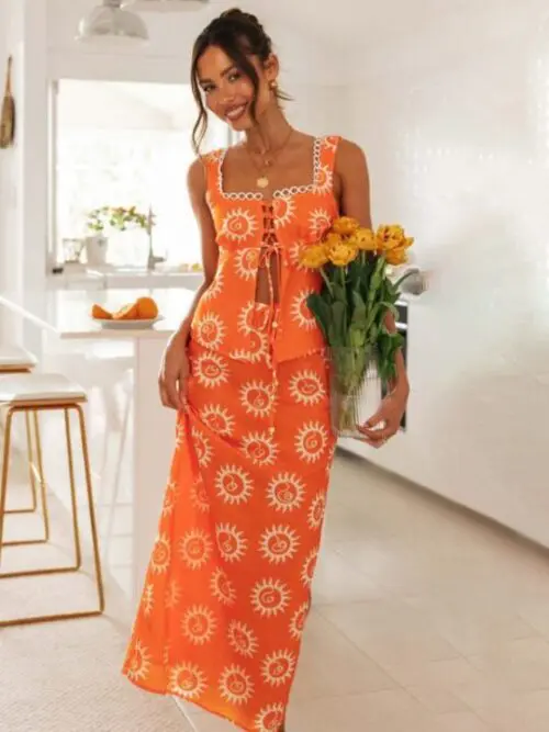 New Lace-Spliced Square Neck Top and Printed Long Skirt Suit with Hem Slit
