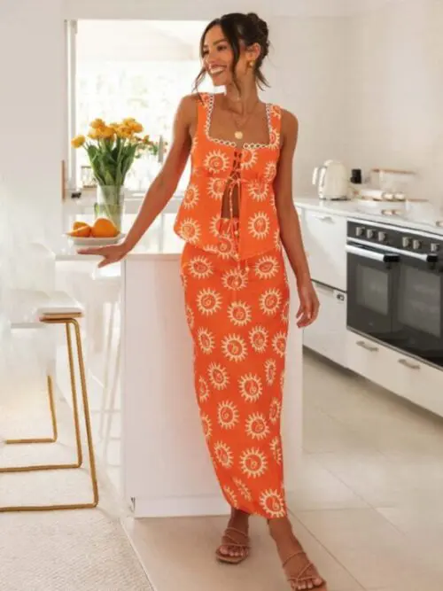 New Lace-Spliced Square Neck Top and Printed Long Skirt Suit with Hem Slit