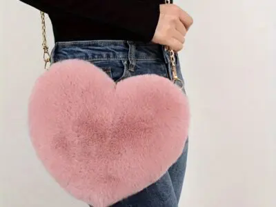 Fashion Heart-Shaped Fluffy Shoulder Bag – Faux Fur Crossbody Purse with Zipper, Polyester Lined, Perfect for Valentine’s Day