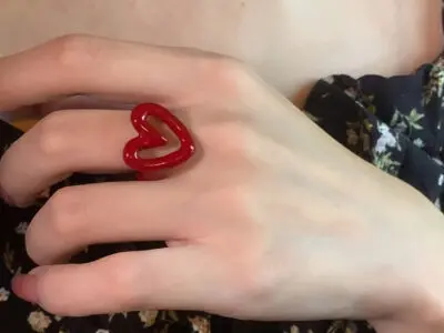Ladies Elegant Heart Shaped Open Ring – Lightweight Resin Fashion Accessory for Daily Wear and Banquets
