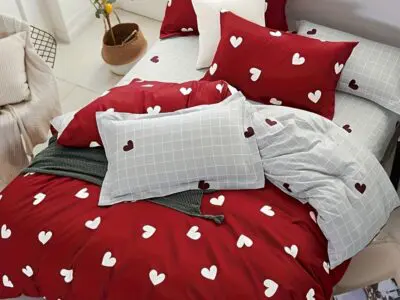 3pcs Cozy Love Story Bedding Set – Maroon Heart Pattern Duvet Cover & Pillowcases, All-Season Comfort