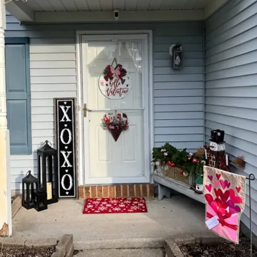 Vintage Wooden Sign | "Hello Valentine" 3D Door Sign - Rustic Farmhouse Decor with Heart Accents for Valentine’s Day