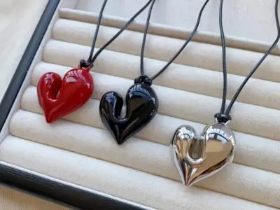 European & American Niche Irregular Love Pendant Necklace – Elegant Alloy Sweater Chain for Women