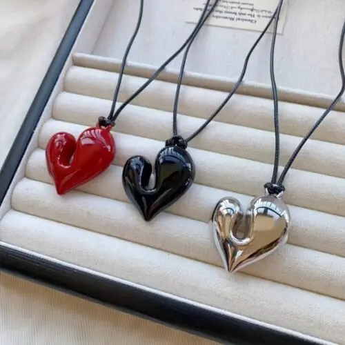European & American Niche Irregular Love Pendant Necklace – Elegant Alloy Sweater Chain for Women