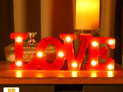 Romantic Love Shaped Night Light - Battery-Powered, Freestanding Tabletop Decor, Perfect for Bedroom, Weddings, and Valentine’s Day
