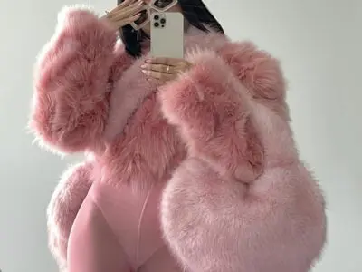 Women Fashion Pink Heart Shaped Furry Handbag – Fluffy Faux Fur Y2K Shoulder Bag, Spacious and Stylish