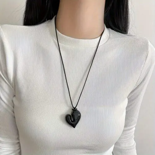 European & American Niche Irregular Love Pendant Necklace – Elegant Alloy Sweater Chain for Women
