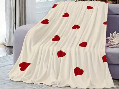 Valentine’s Day Heart Flannel Blanket – Soft Knit Polyester, All-Season Warm Throw for Sofa, Bed, Travel & Gift, Bed, Camping, Travel, Office, Family Nap, Ideal for Birthday and Christmas Gifts for Husbands, Wives, Girlfriends, and Girls