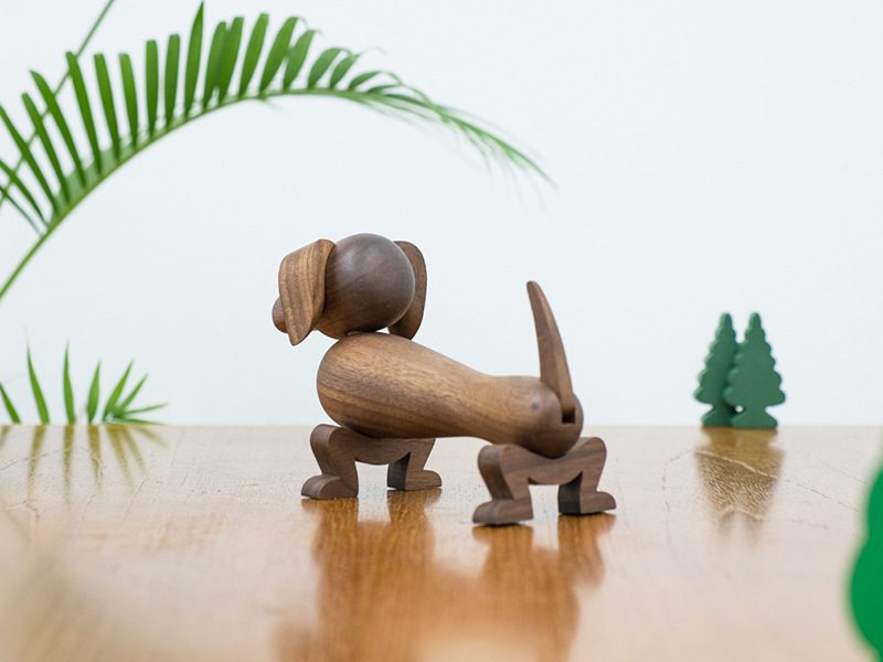 Handmade Black Walnut Wooden Sausage Dog Statue – Desktop Figurine Animal Ornament for Living Room, 8.6 Inches Long