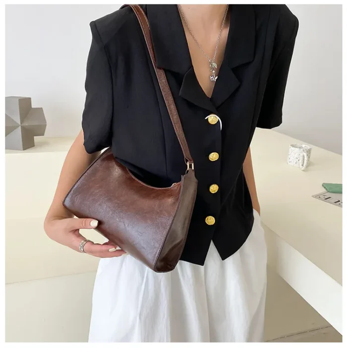 High-Capacity, Simple Wide Strap Bucket Crossbody Bag for Fashionable Women