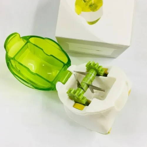 Efficient Garlic Mincer and Crusher - Essential Kitchen Gadget for Easy Garlic Prep