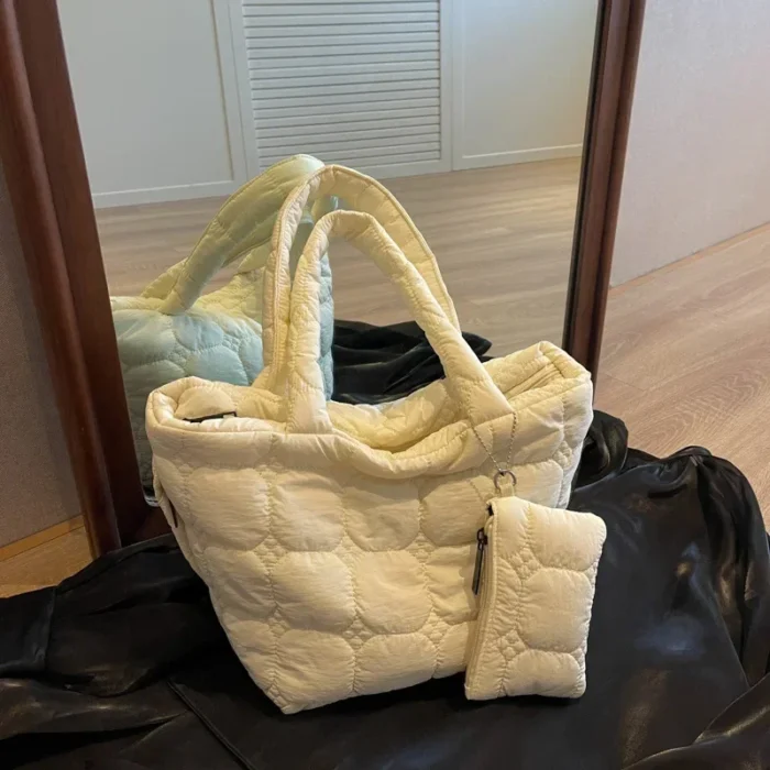 Fashionable, Lightweight Puffy Top-Handle Bag with Large Capacity - A Stylish Ladies' Totes Bag