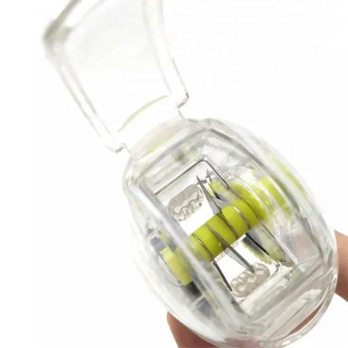 Stainless Steel Garlic Press - Effortless Herb Mincing and Crushing Kitchen Tool
