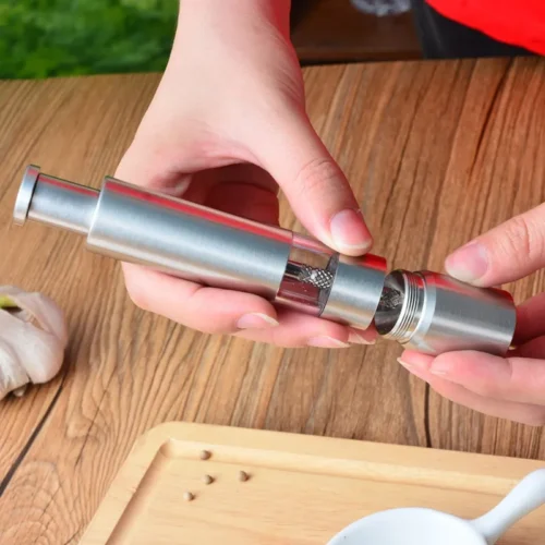 Portable Manual Spice Grinder - Perfect for Seasoning, Barbecue, and Kitchen Use