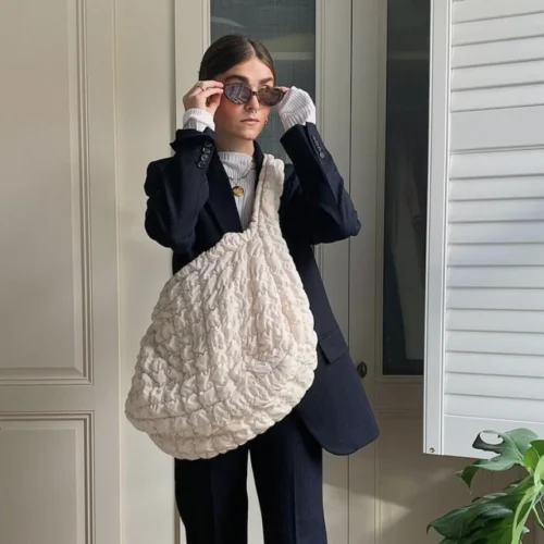 Lightweight Crossbody Bags - Chic & Spacious Options for Modern Women