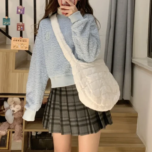 Lightweight Crossbody Bags - Chic & Spacious Options for Modern Women
