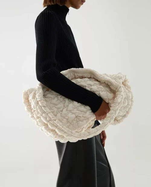 Lightweight Crossbody Bags - Chic & Spacious Options for Modern Women