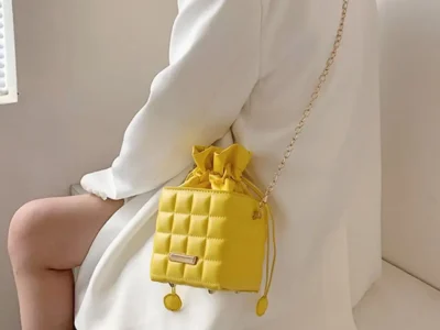 Square-Shaped Crossbody Bag / Box Design with Chain Strap, Ideal Shoulder Bag for Special Occasions