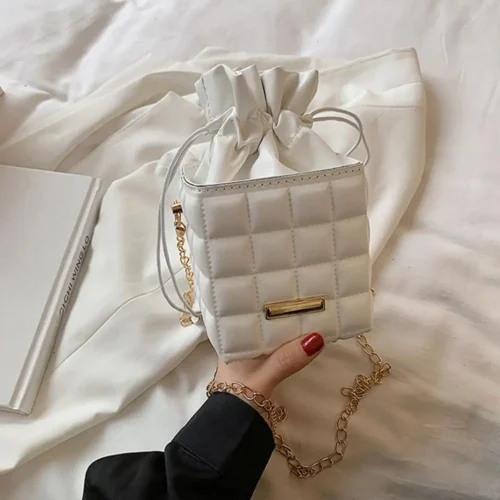 Square-Shaped Crossbody Bag / Box Design with Chain Strap, Ideal Shoulder Bag for Special Occasions