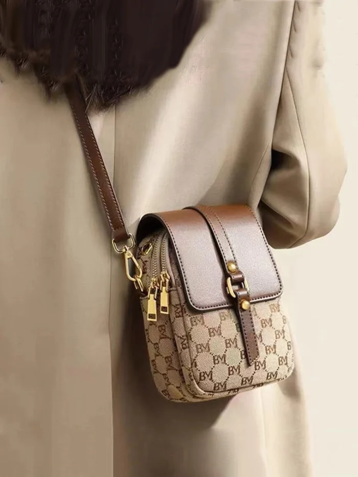 Retro Contrast Flip Shoulder Bag: Women's Checkered Diagonal Cross Small Round Bag