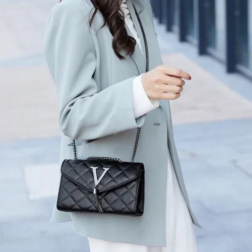 Timeless Elegance: Black Luxury PU Leather Handbags for Women with Plaid Pattern, Tassel, and Quilted Design