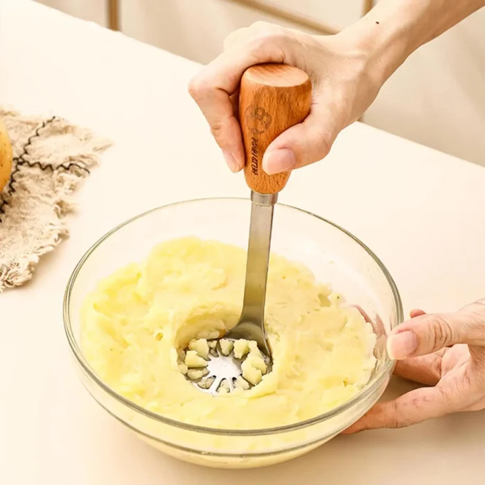 Efficient Potato Masher / Make Creamy Mashed Potatoes and More with this Kitchen Essential