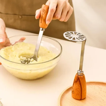 Efficient Potato Masher / Make Creamy Mashed Potatoes and More with this Kitchen Essential