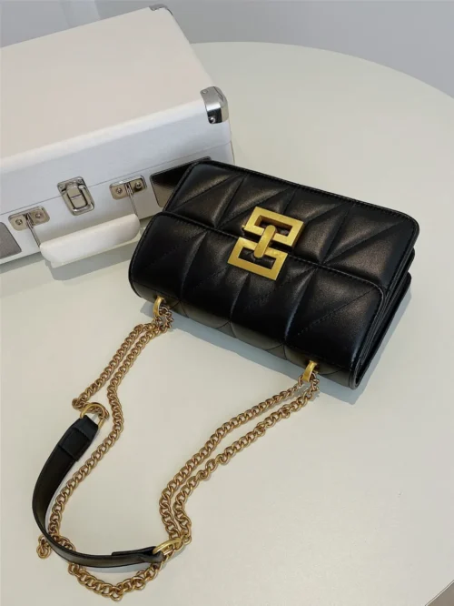Elevate Your Style with our Embossed Diamond-Shaped Fashion Chain Shoulder Bag