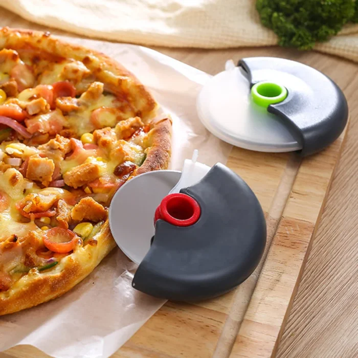 Stainless Steel Pizza Cutter with Round Wheels - Multi-Functional Cutting Knife Kitchen Gadget with Lid - Perfect for Pizza and Pastry Baking